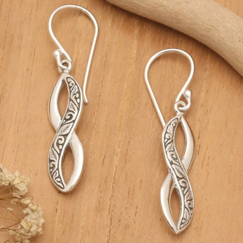 Boucles d'oreilles à nœud infini pour femmes, design à motif torsadé lisse, polyvalentes pour le quotidien et les fêtes, bijoux vintage