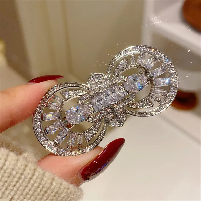 CC Exquisite Brooches White Zirconia Sweater Pins Coat Brooch 100% Handmade Luxury Cardigan Shawl Buckles Jewelry Charm B127