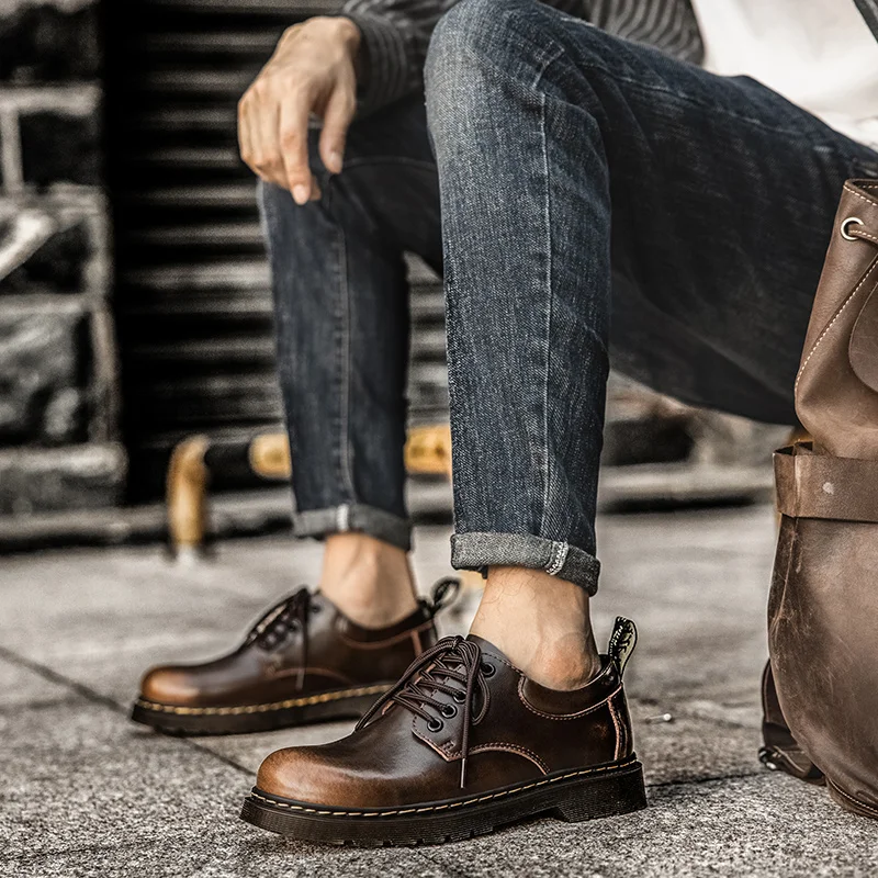 تصميم نعل غير قابل للانزلاق لأحذية التنقل بمقدمة مستديرة للنساء وسطح جلدي غير قابل للانزلاق لأحذية الارتداء الرسمية للرجال مقاس كبير