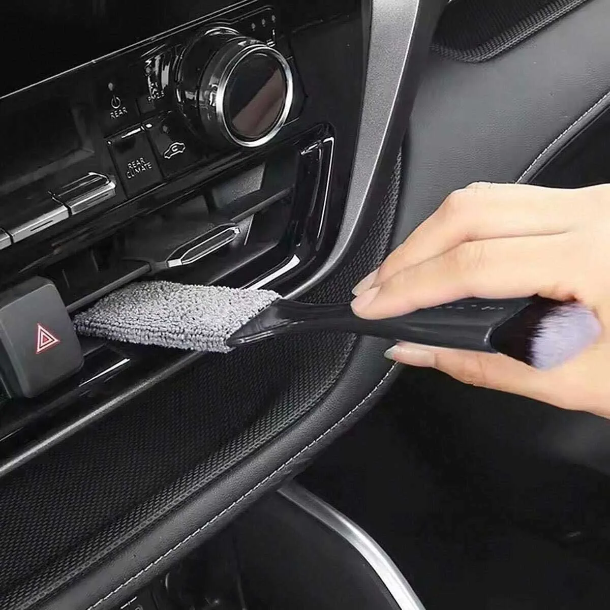 1 Car Interior Cleaning Brush, Multi-Functional Car Air Outlet Dust Brush for Car Interior Detail Cleaning