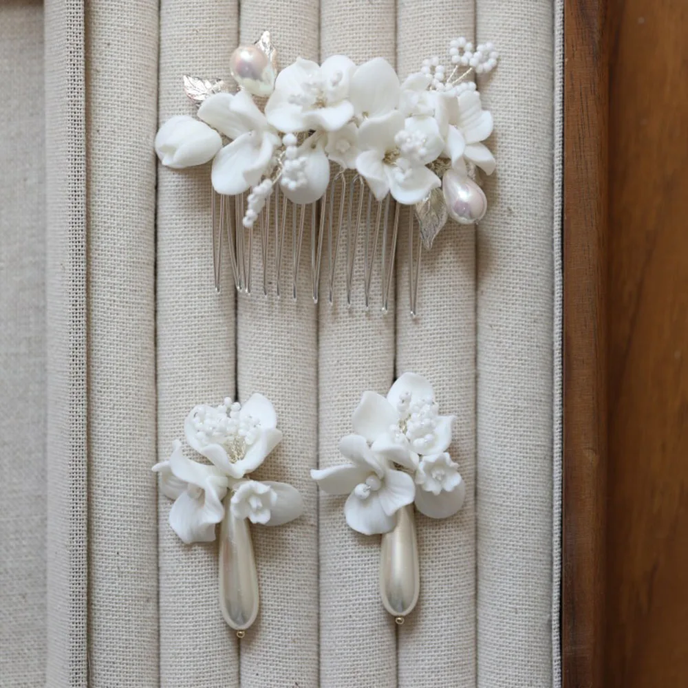 SLBRIDAL Handgefertigter Haarkamm aus Legierung mit Blatt-, Tonblumen- und Perlenverzierung, Haarnadel, Ohrringe, Hochzeit, Brautjungfern, Damen, Mädchen, Haarschmuck – Detail 3
