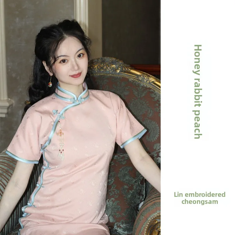 

Длинное ципао Mittu Peach Sweet Young Sle в китайском ретро-стиле с цветочным узором, коротким рукавом и низким разрезом, для повседневной носки.