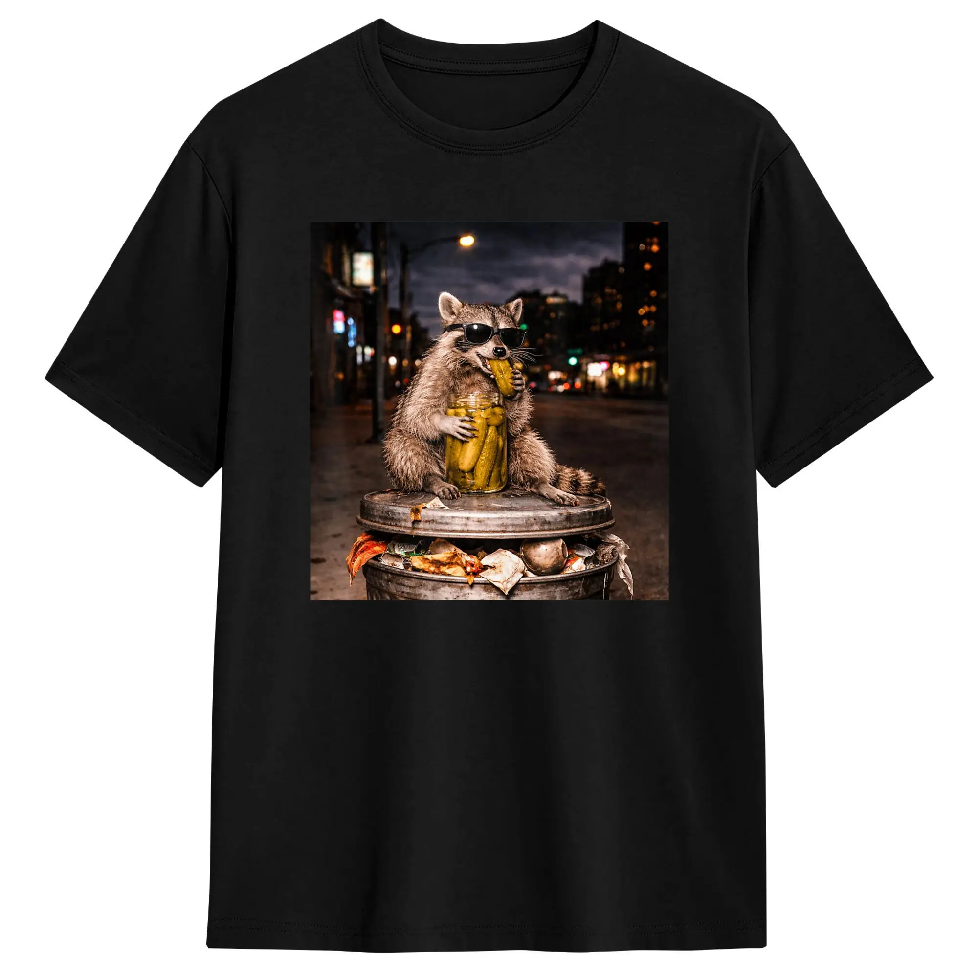 Camiseta de algodón puro con estampado de meme de hombre mapache caminando por la calle de noche comiendo pepinillos, camiseta de manga corta con cuello redondo, talla grande