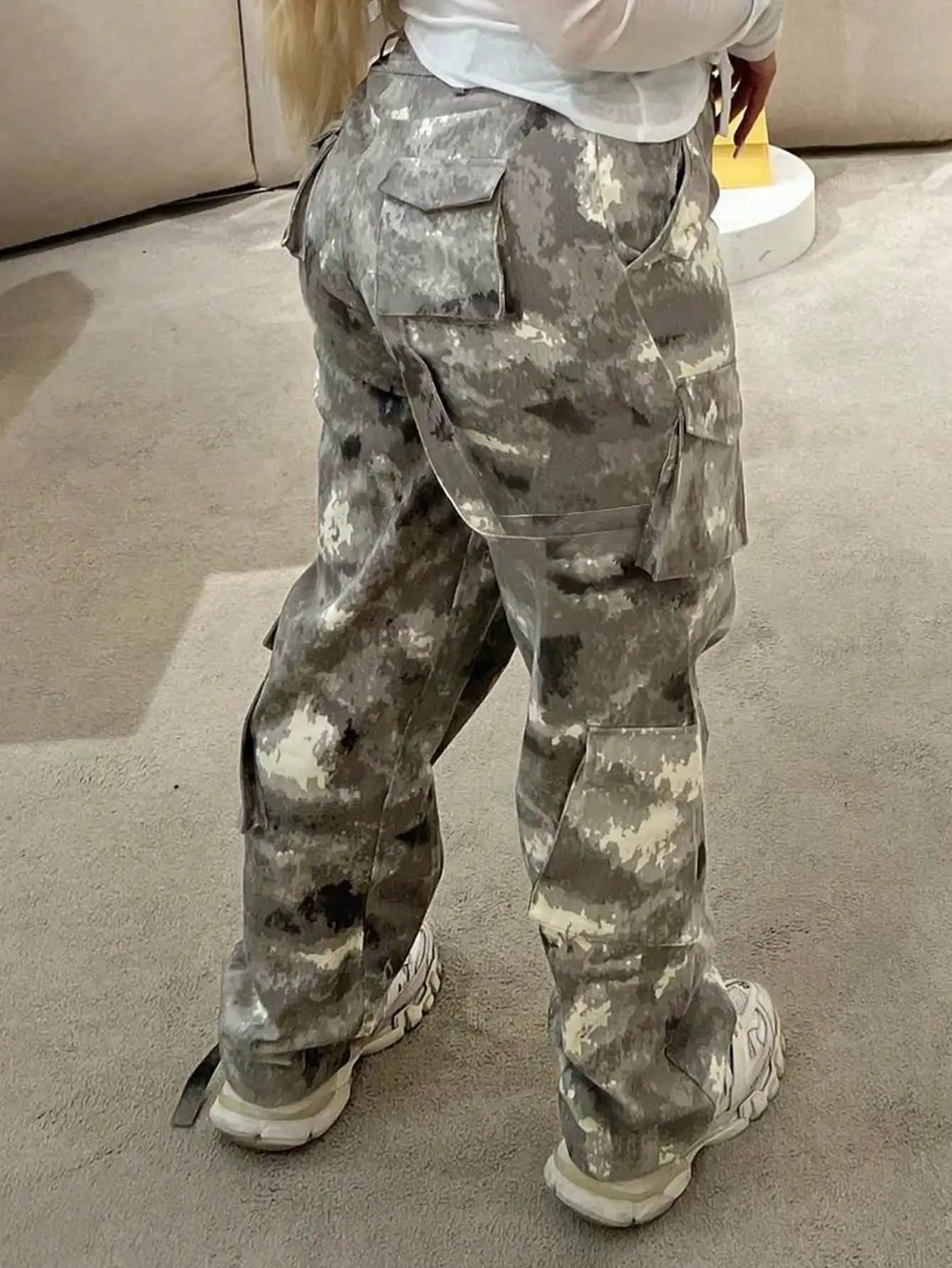 Women's Y2K Camo Cargo Pants - Wide Leg Baggy Army Joggers with Flap Pockets