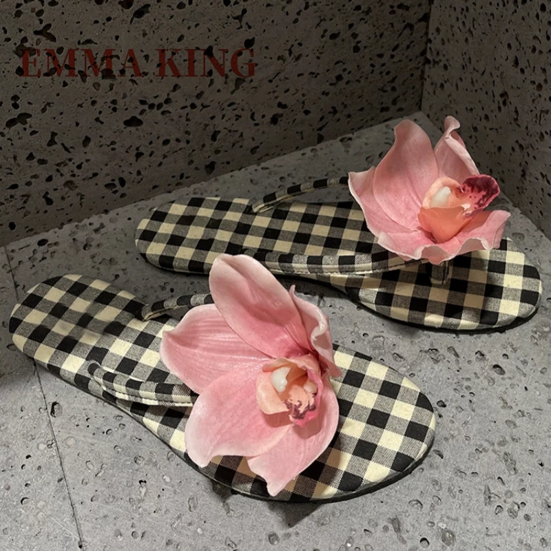 زهرة شبكة الوجه بالتخبط للنساء 2025 جديد عطلة الشاطئ الترفيه كليب على الصنادل اليدوية عقدة زهرة شبشب مسطح لملابس خارجية