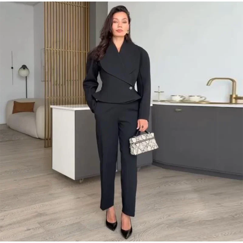 Damen-Hosen-Sets, V-Ausschnitt, Langarm, Taillenbetonende Asymmetrische Mäntel, Hochgeschnittene Plissierte Hosen, Schicke Büro-Outfits für Damen, Neuheiten – Detail 5