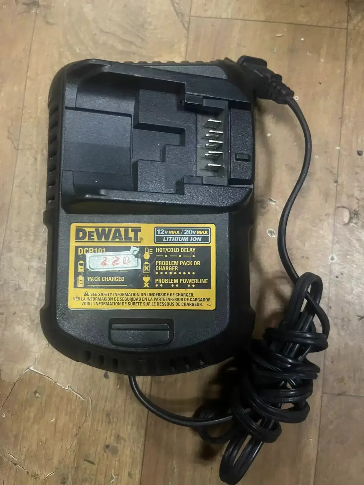 DEWALT DCB101 12V - 20V MAX Lithium ion Battery  Charger .USED.SECOND HAND