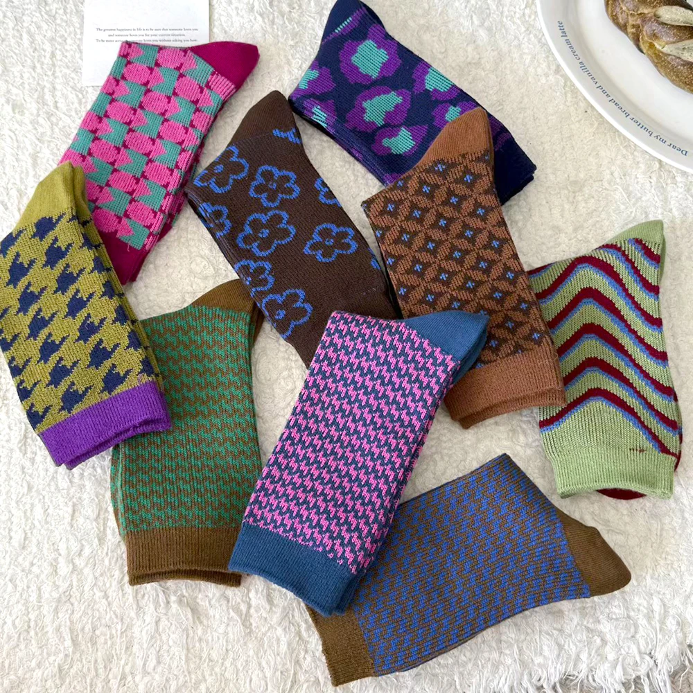1 Pair Women's Vintage Geometric Socks Mid-Tube Socks Double Needle Double Path Fashion Design Cotton Socks