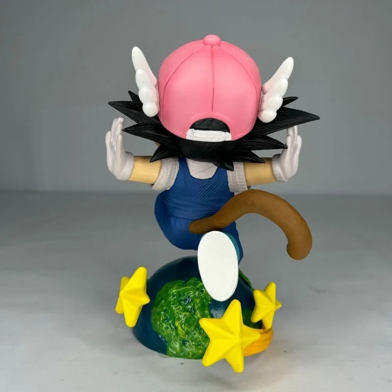 Figura de acción de Bandai Dragon Ball de cómics japoneses, estatua de Son Goku para correr en la infancia, modelo de decoración, colección de adornos de escritorio