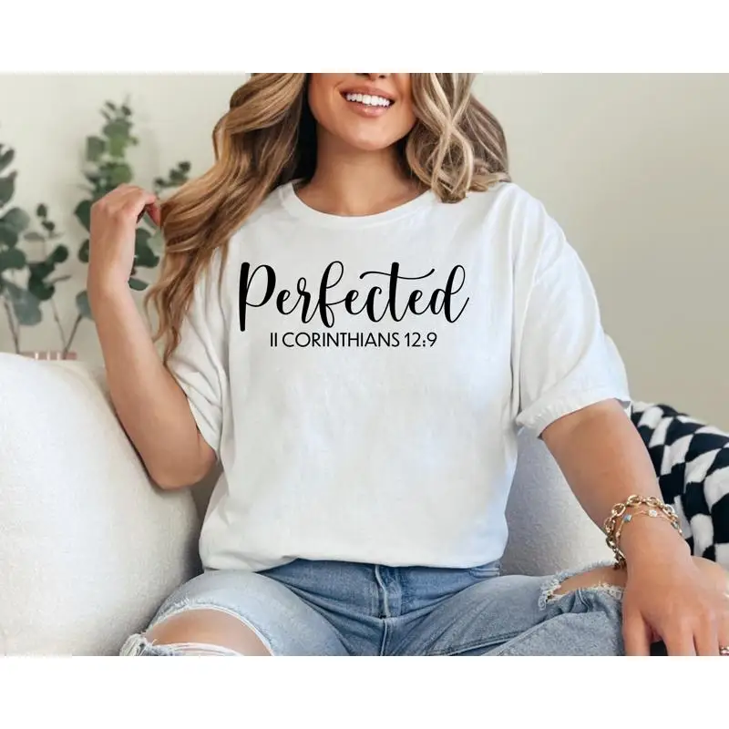 Perfeicionado II Corinthians 12 9 Camiseta cristã feminina religiosa para espiritual fiel
