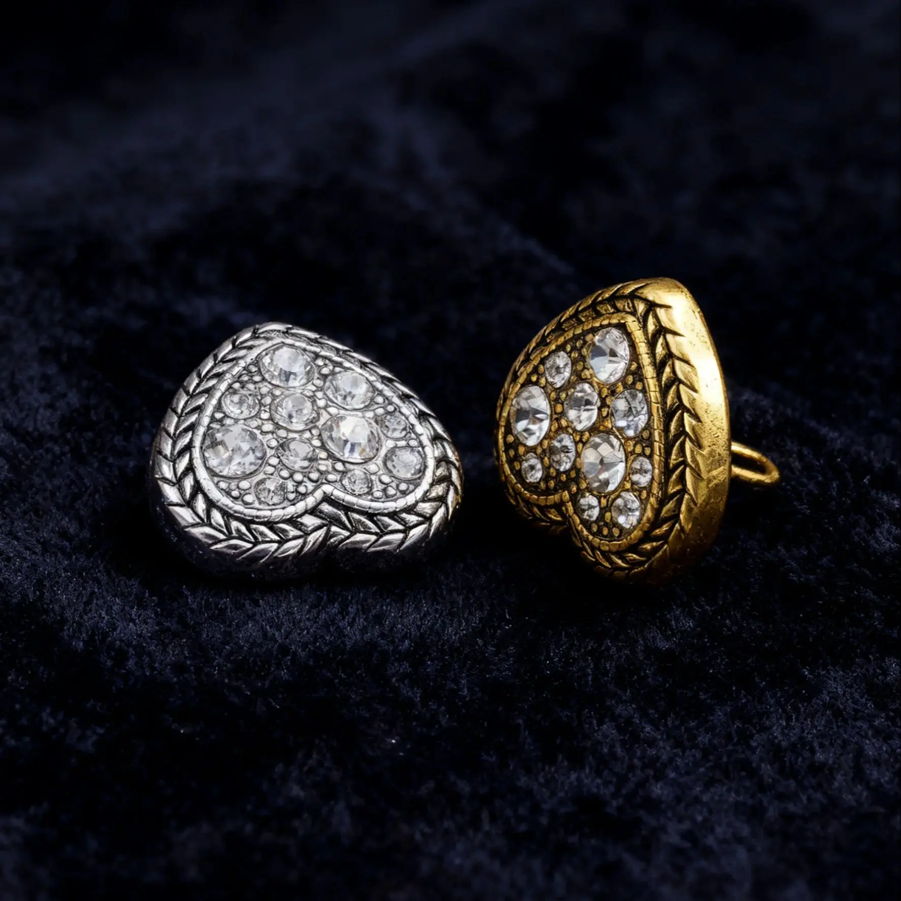 

8 упаковок, новейшие маленькие ароматические стильные металлические пуговицы со стразами в форме сердца, элегантные пуговицы из искусственного кристалла, два цвета