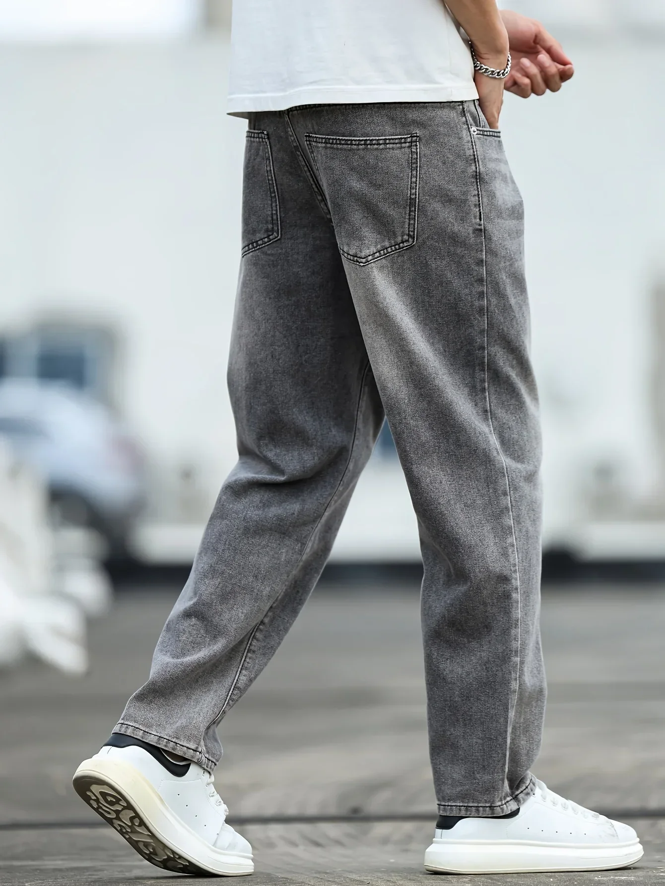 Men's casual straight-leg jeans, cotton blend, machine wash, regular fit, opaque, solid jeans with pockets, outdoor clothing