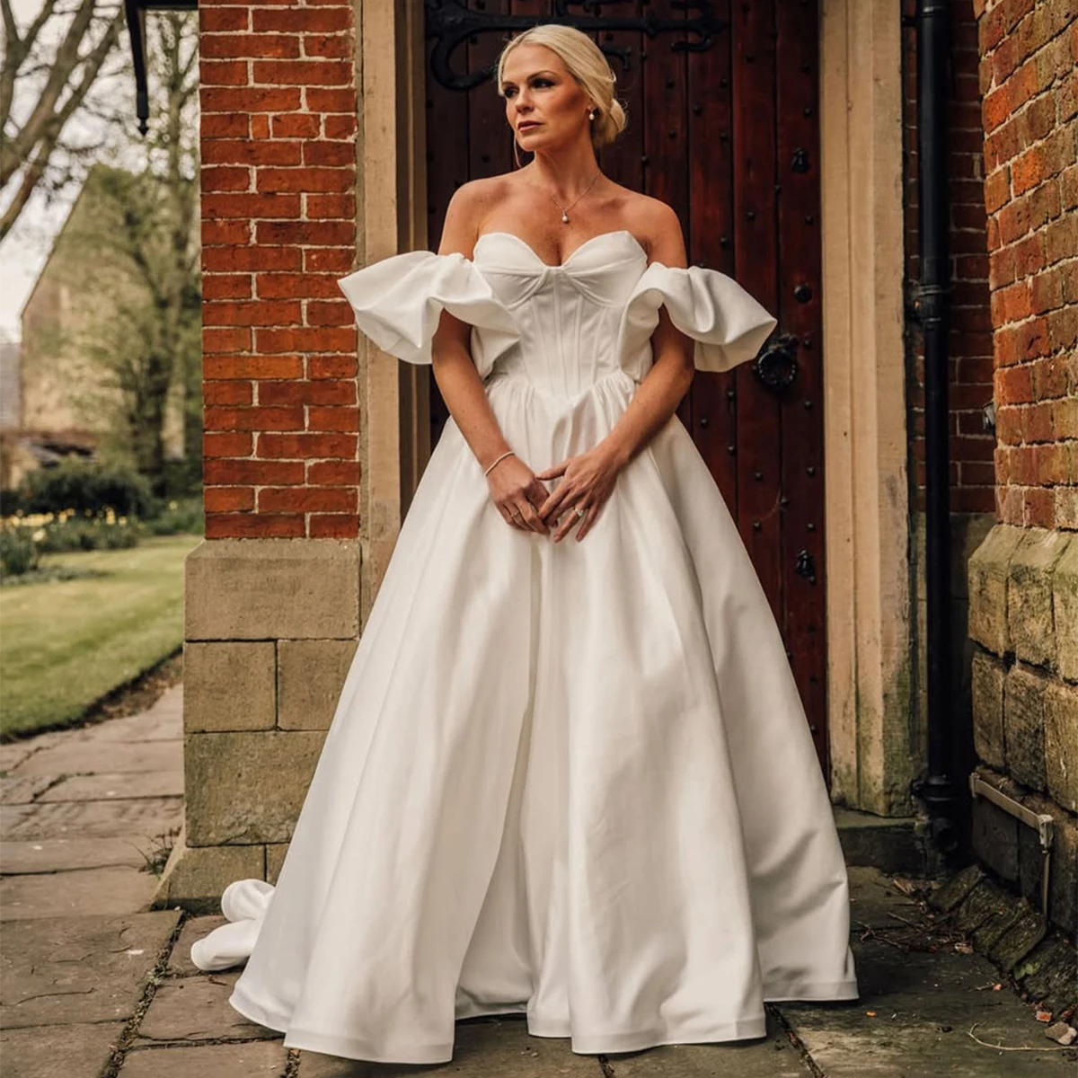 

Elegant Vestidos Novia Strapless Puffy Sleeve Wedding Dress For Bride Long Bridal Gown For Women Satin Pleated Ball Gown