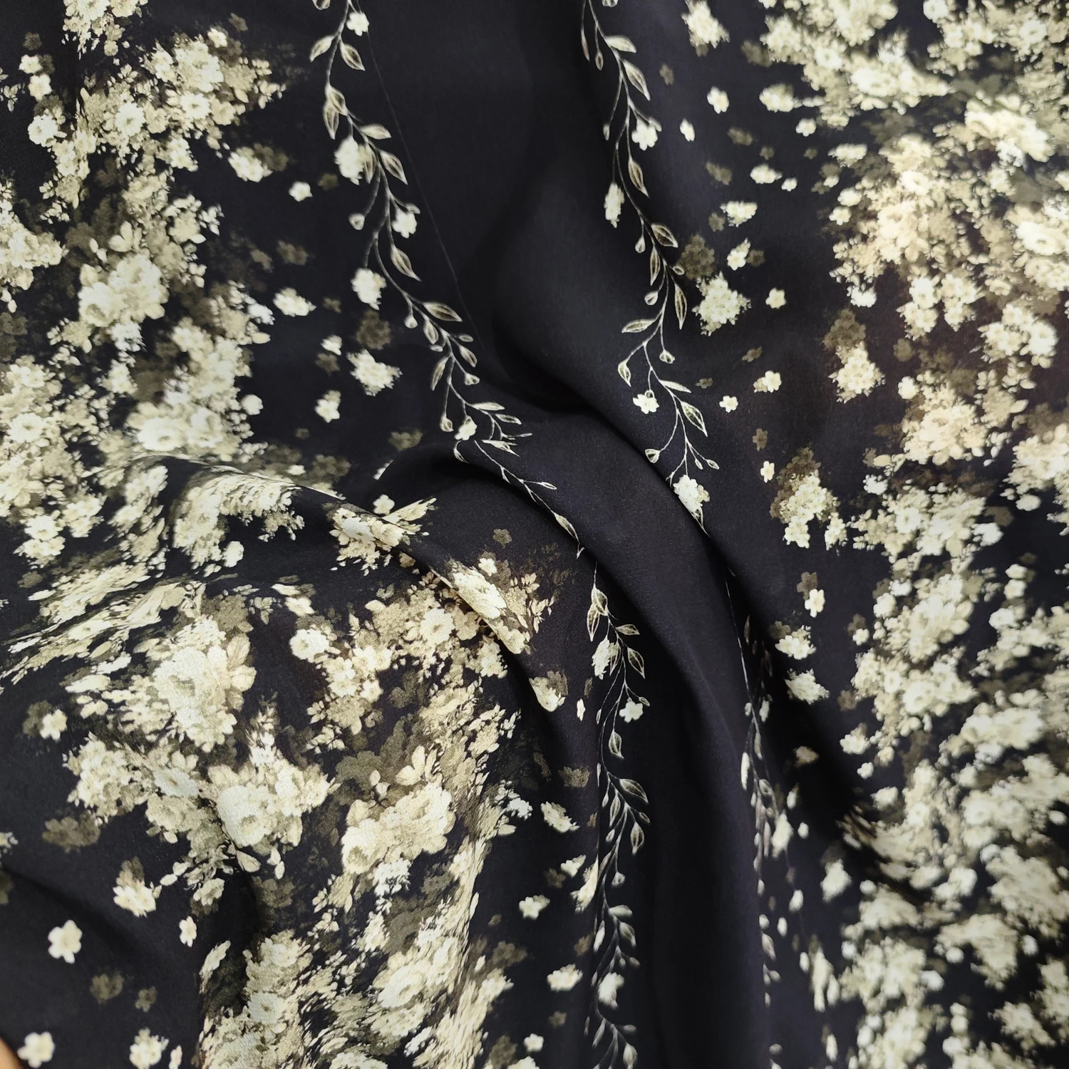 53'' Wide, 12.5 Momme Crepe Silk Fabric Black Positional Floral Mulberry Silk Material Crepe De Chine