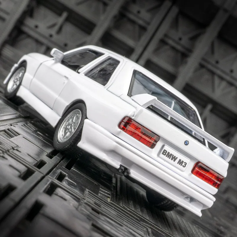 

1:36 BMW M3 E3 1987 Alloy Car Model Retro Vintage Car Children's Power Toy Door Can Open