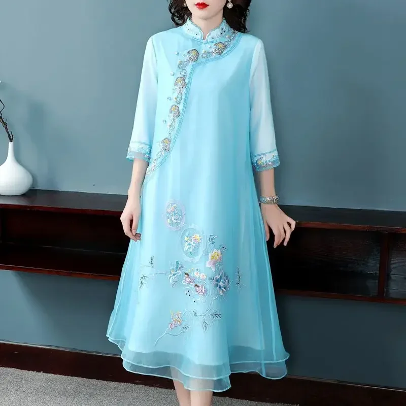 

2024 New Chinese Vintage Cheongsam Classic Embroidery Half Sleeve Frog Button Mandarin Collar Dress Elegant Women Qipao Clothing