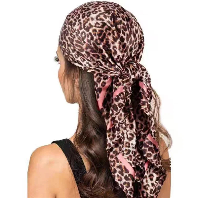 ليوبارد الأوشحة النساء ورقة طباعة Foulard الساتان ساحة رئيس الحجاب وشاح السيدات الفاخرة العلامة التجارية شالات باندانا الإناث الخمار وشاح