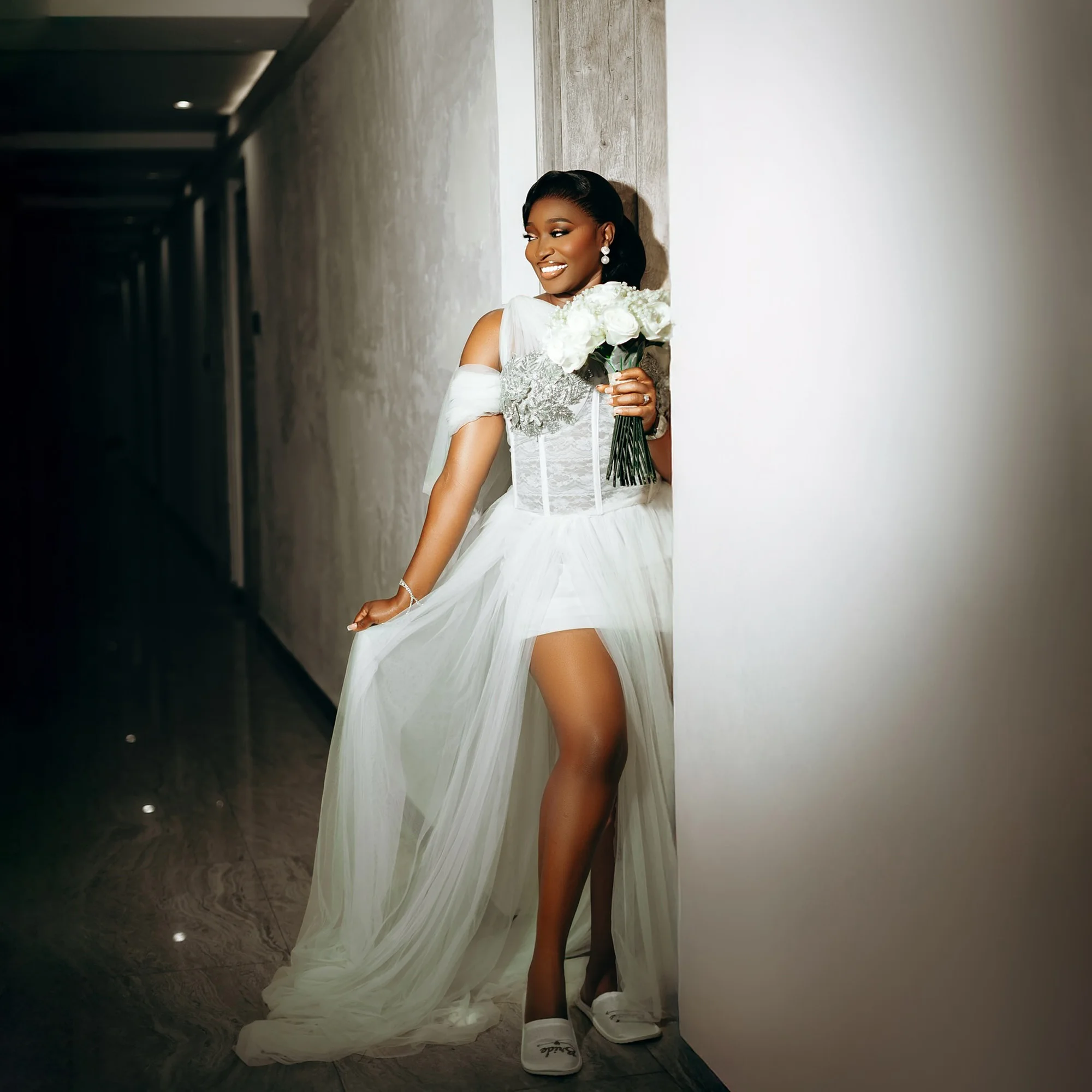Rhinestone Tulle Wedding Dresses Bride Robe One Shoulder Side Split A Line Africa Lace Bridal Shower Dress 2027 Customized