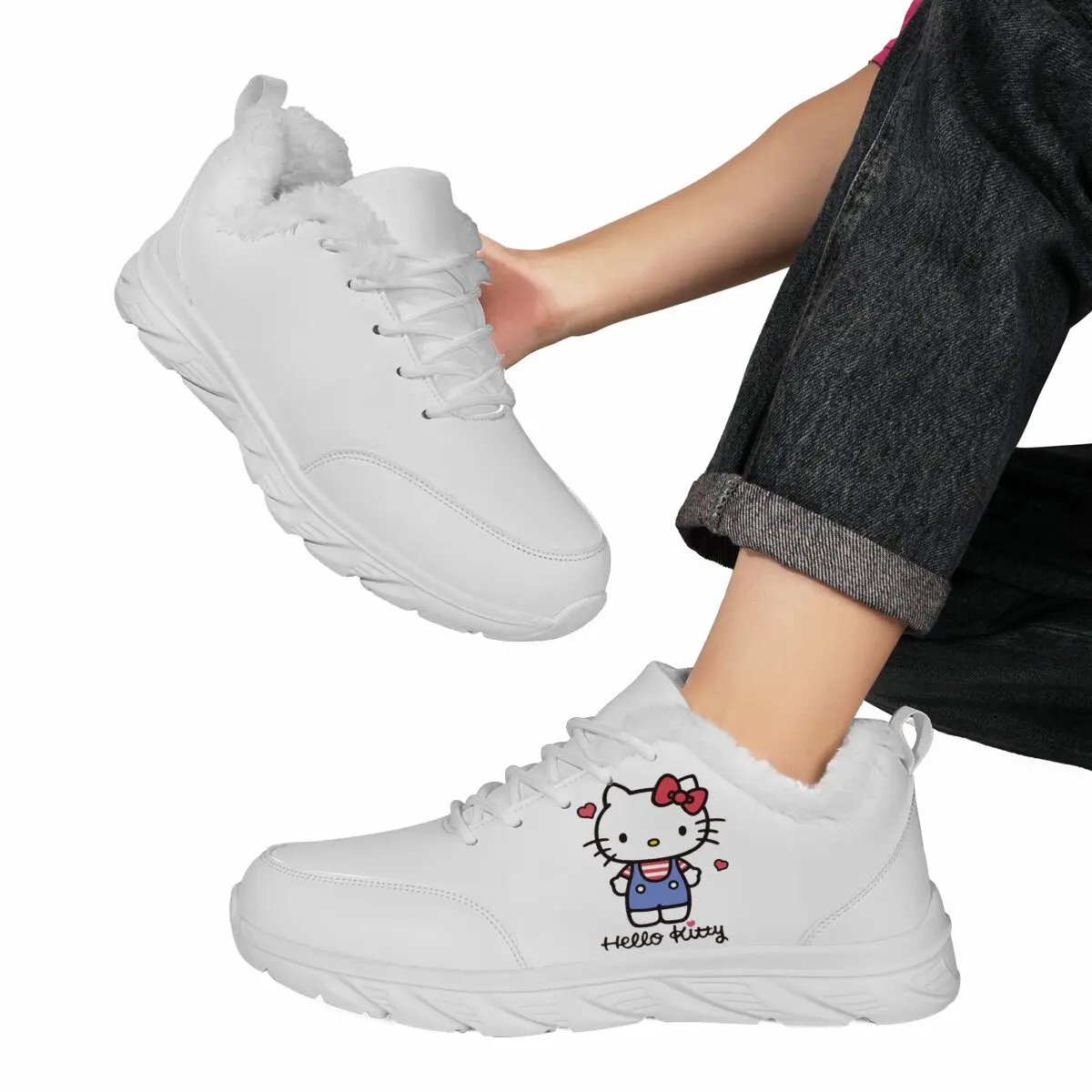 รองเท้าผ้าใบลำลองสีขาวบุขน Hello Kitty สำหรับผู้หญิง พื้นรองเท้านุ่มสบาย ใส่ในบ้านและนอกบ้านได้ เหมาะสำหรับฤดูหนาว รองเท้าแตะคู่รักสุดหรู