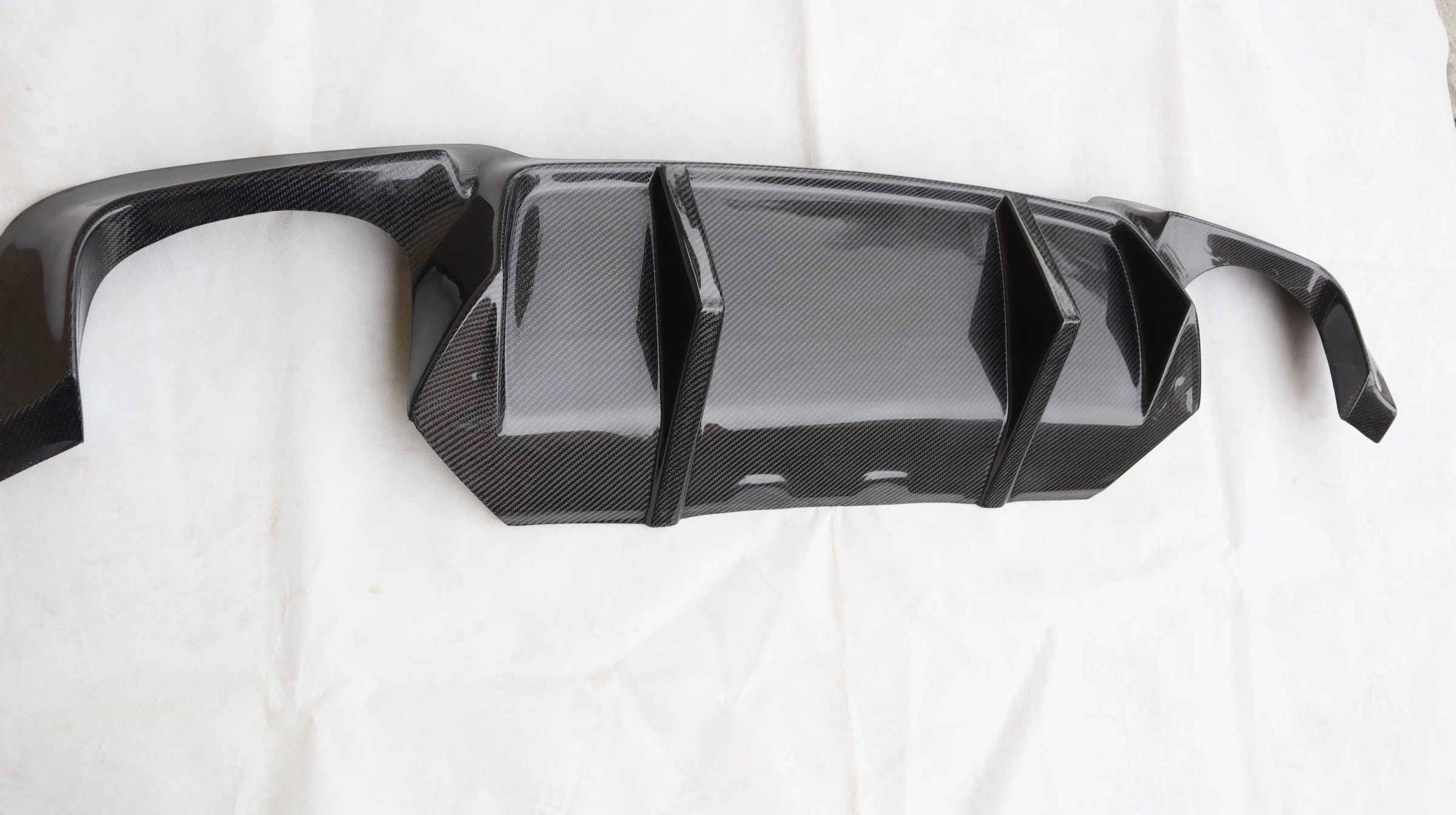 

F10 M5 M-TECH Задний диффузор из углеродного волокна с большим лезвием, высокое качество, прямой болт, защита от желтений