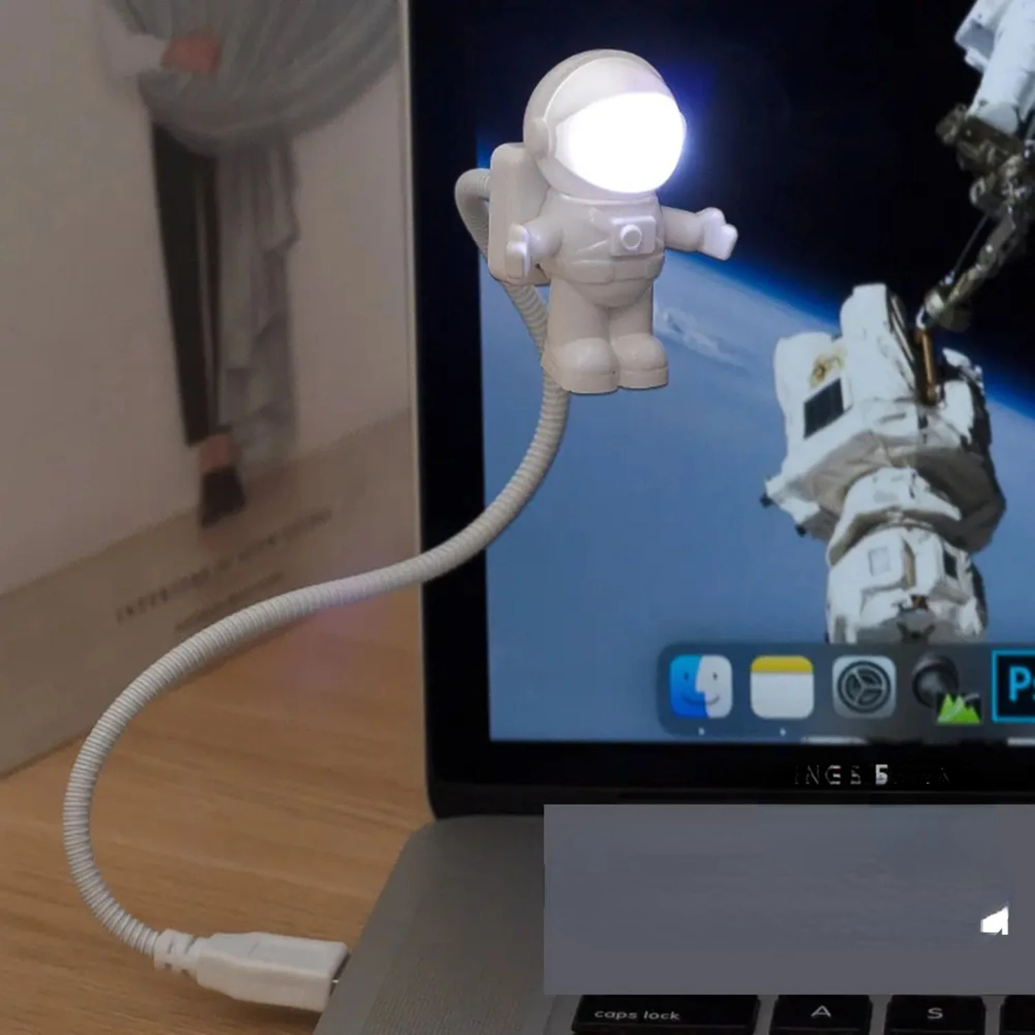 Portable White Astronaut Shaped USB Powered Night Light for Computer Laptop, DC 5V Desk Lamp with Space Lighting and Reading Fun