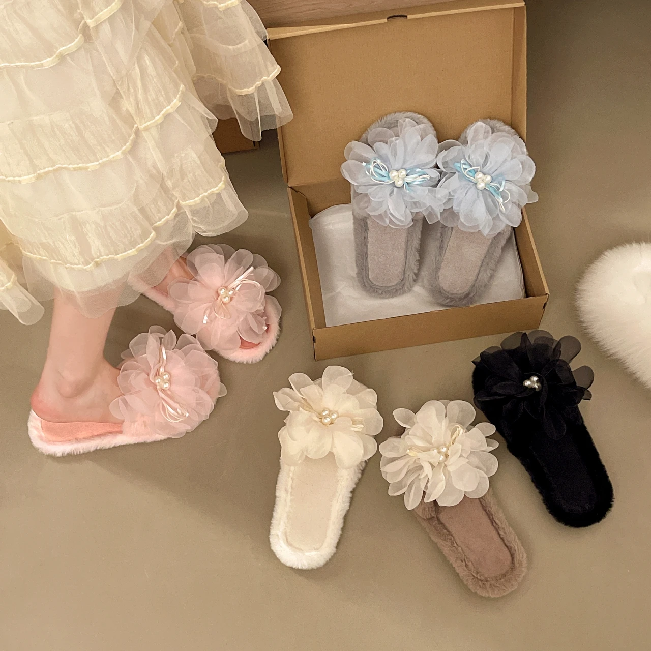 Autumn and Winter Fairy-styleFuzzy Slippers with An Amazing Vibe, Big Flowers,Thick-soled Cotton Slippers for Outdoor Plush Wear