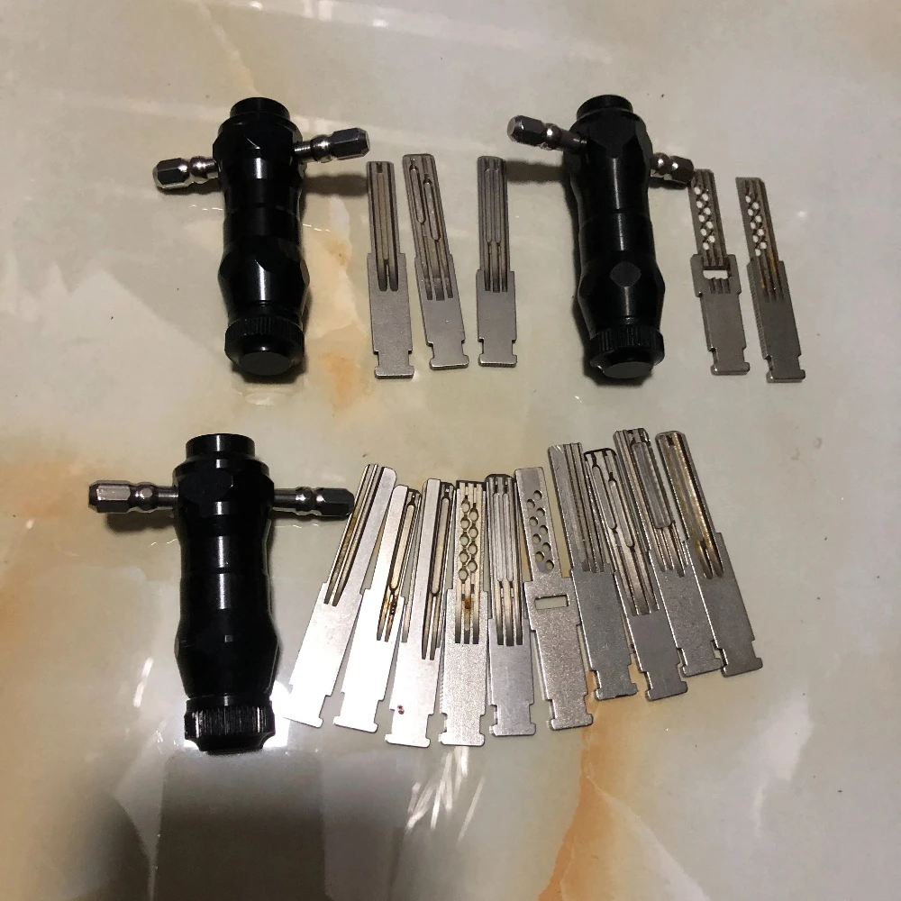 

Набор инструментов для слесарей по стальной фурнитуре Steel Locksmith Tools For Extreme Storm: инструменты для вскрытия замков, ключи, инструменты для ремонта.