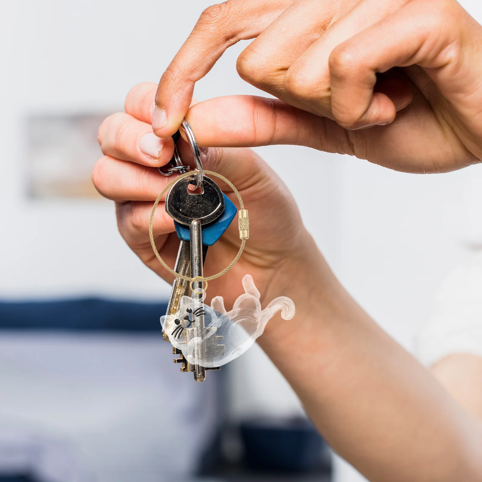 

Transparent Mini Storage Box for Pet Hair Keepsake Keychain Pendant Cute Capsule Organizer Portable Memorial Container for Cat