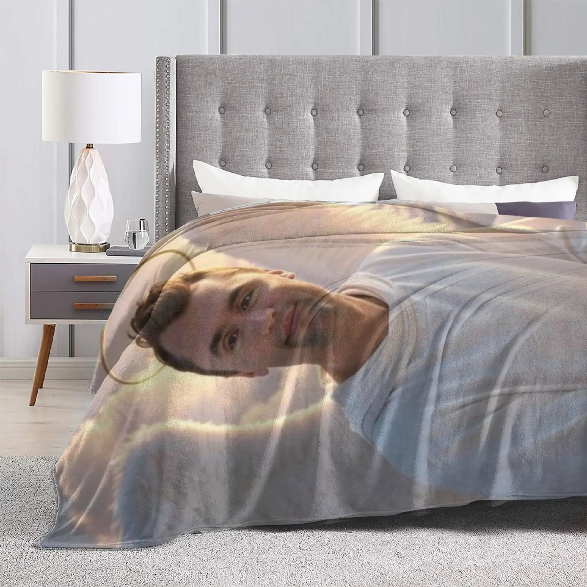 بطانية دافئة للطلاب طائرة السفر تشارلي كيرك الملائكية المدافع رمي بطانية الفانيلا المفرش لغرفة النوم الجدة