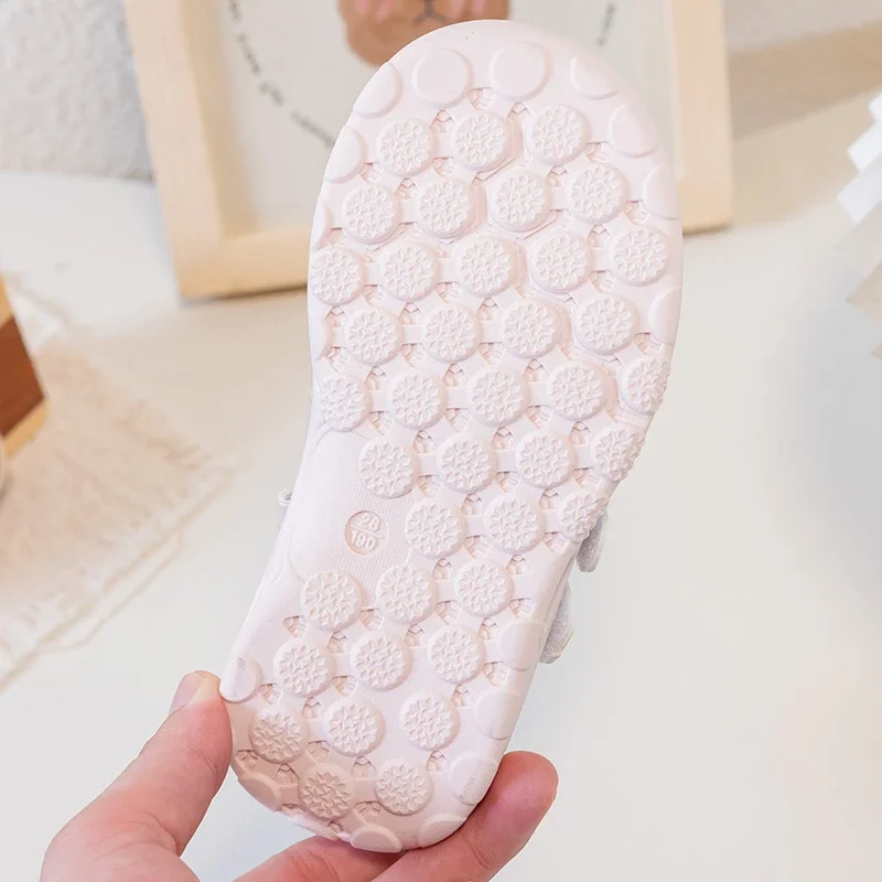 Mary Jane Sneaker für Mädchen, atmungsaktive Schuhe mit Schleifendekor aus Mesh, lässige Freizeitschuhe mit doppelten Klettverschlüssen für Frühling und Sommer. – Detail 4