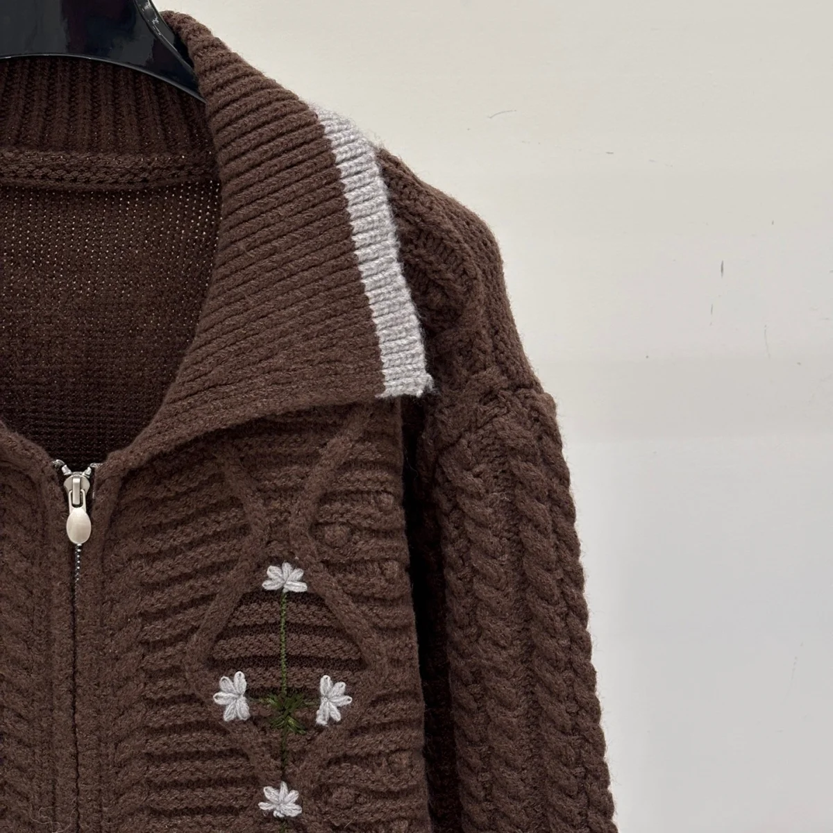 2026 High Quality Women's Artistic Forest Series Coarse Thread Twisted Flower Sweater261010400