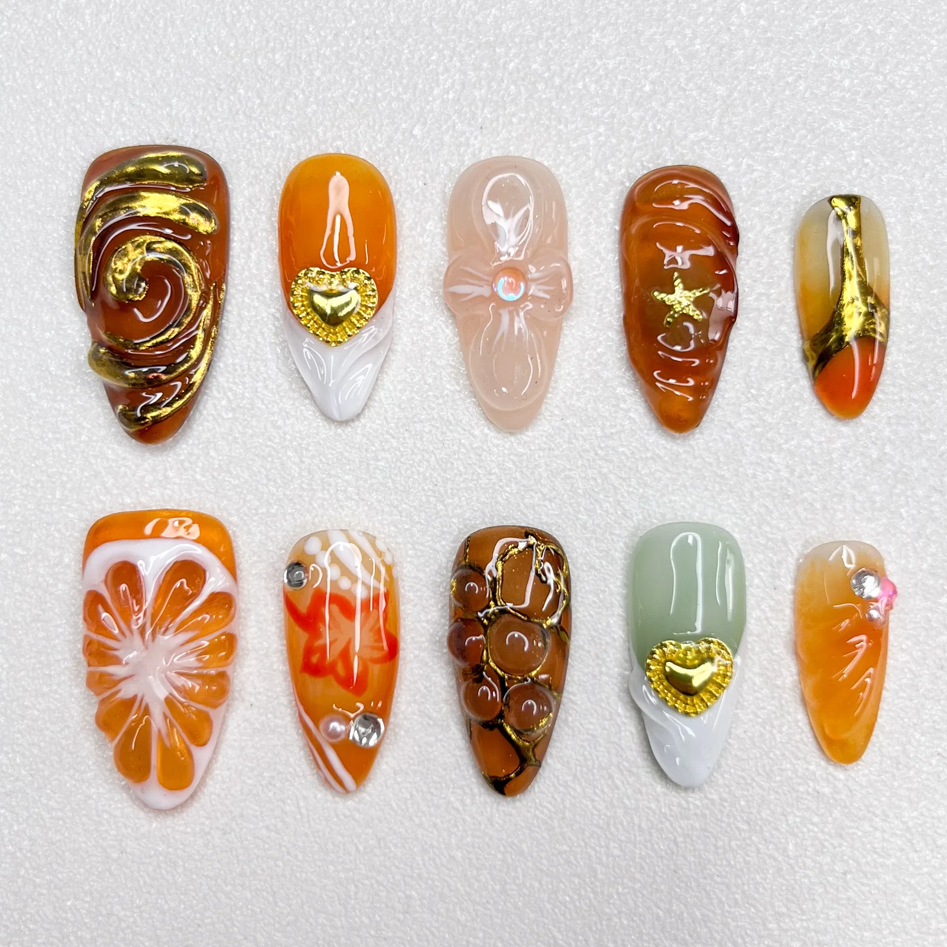 New Handmade Gold Embellishment Series Love Relief Manicure Press on Nails Almond Style Fake Nails Nail Art Hand Painting Series