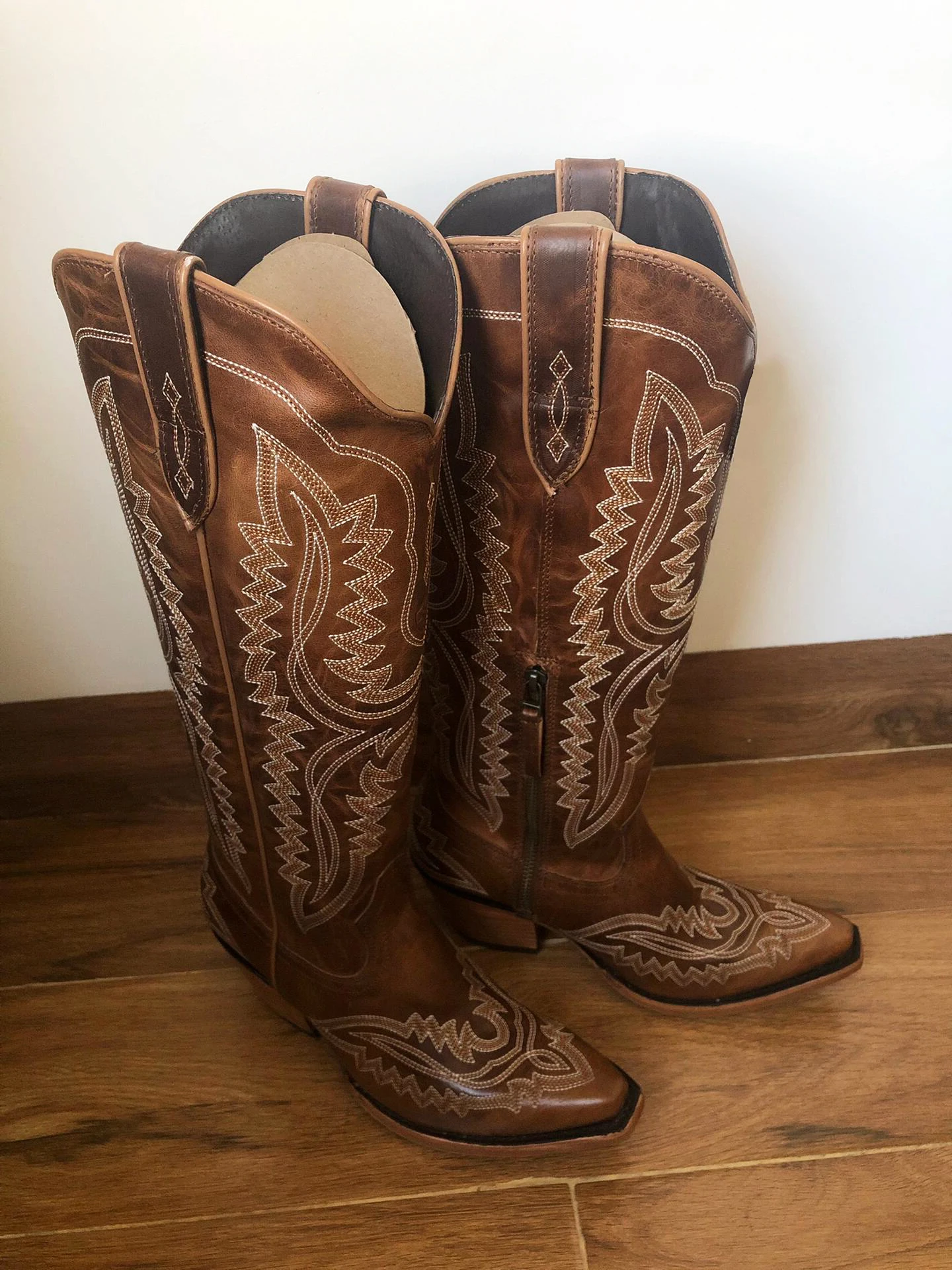 Fall Winter Brown High-Tube Embroidered Fashion Boots Retro Pointed-Toe Side Zipper Western Cowboy Boots Comfortable Soft Rubber