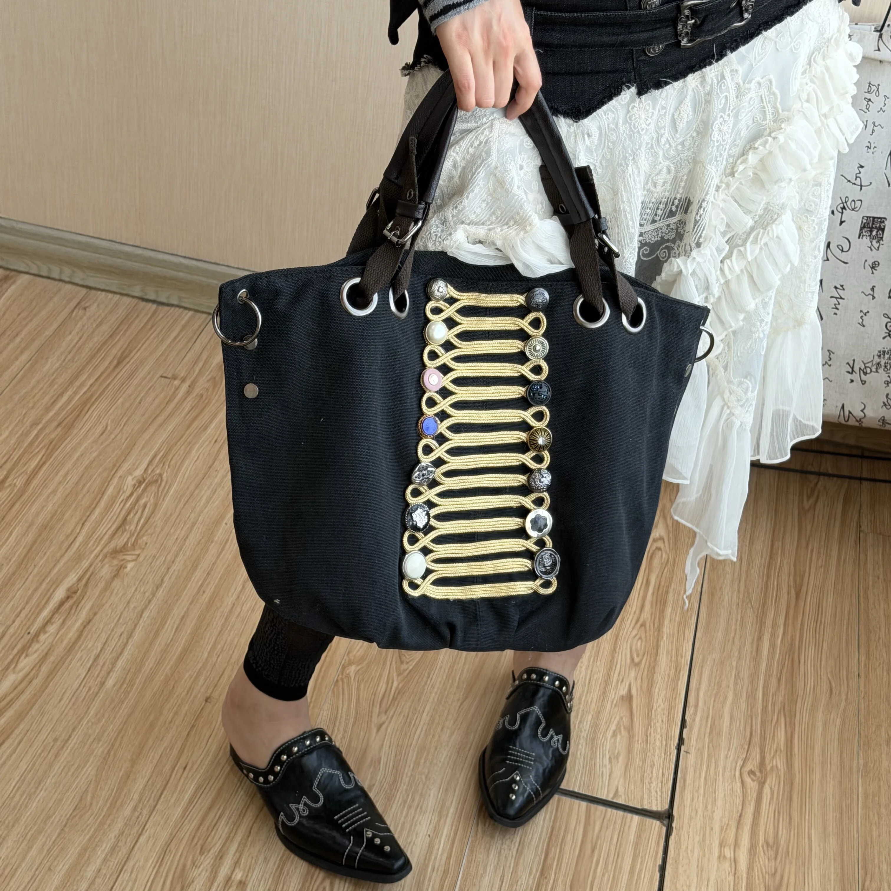 Original Designer Canvas-Tasche für Damen mit Nieten-Verzierung und Metall-Handgriff, Modische Schultertasche für Frauen – Detail 9