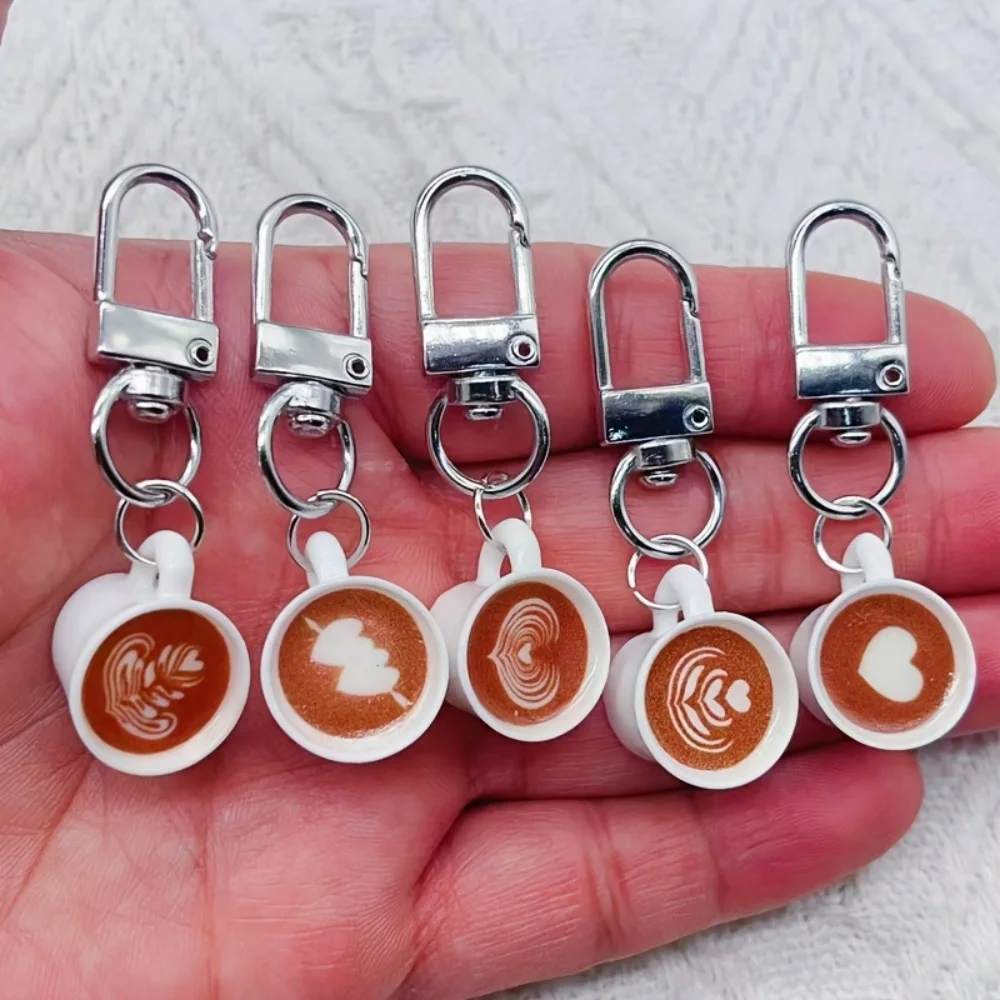 Pacote com 5/10 Chaveiros Mini Copo de Café, Chaveiro de Copo de Café com Arte Latte Simulada, Pingente para Mochila, Acessórios para Carro, Presente