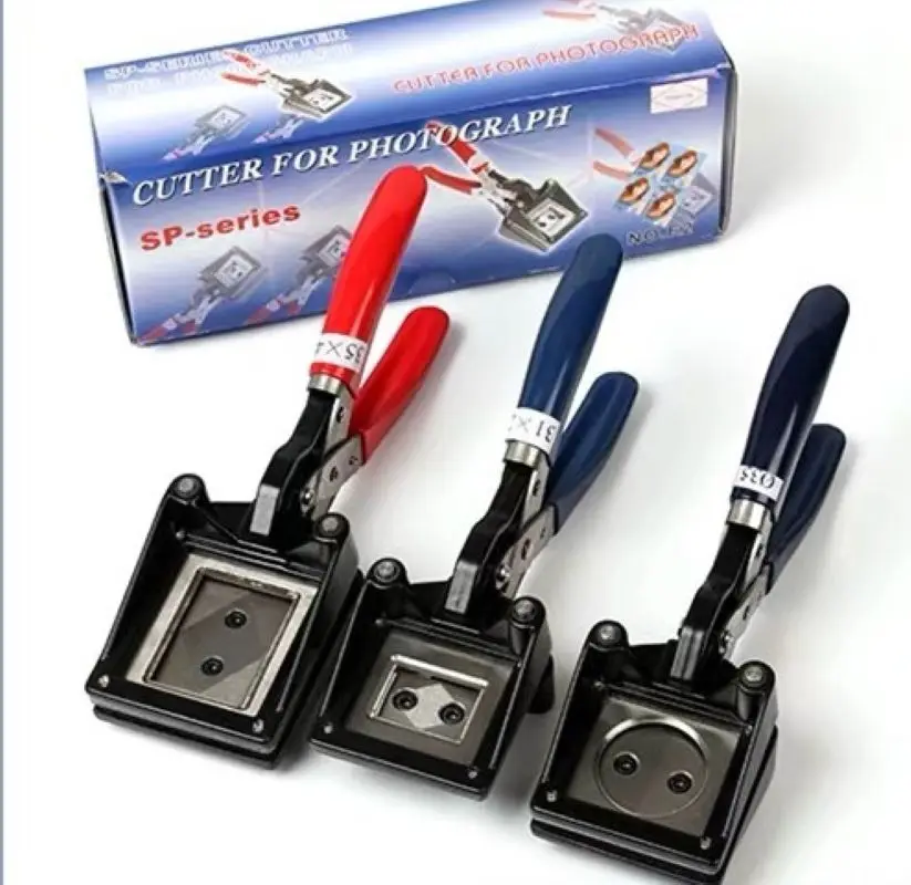 

Professional Handheld ID Photo Cutter - Multi-Size Passport Photo Punch for Keychain & Documents