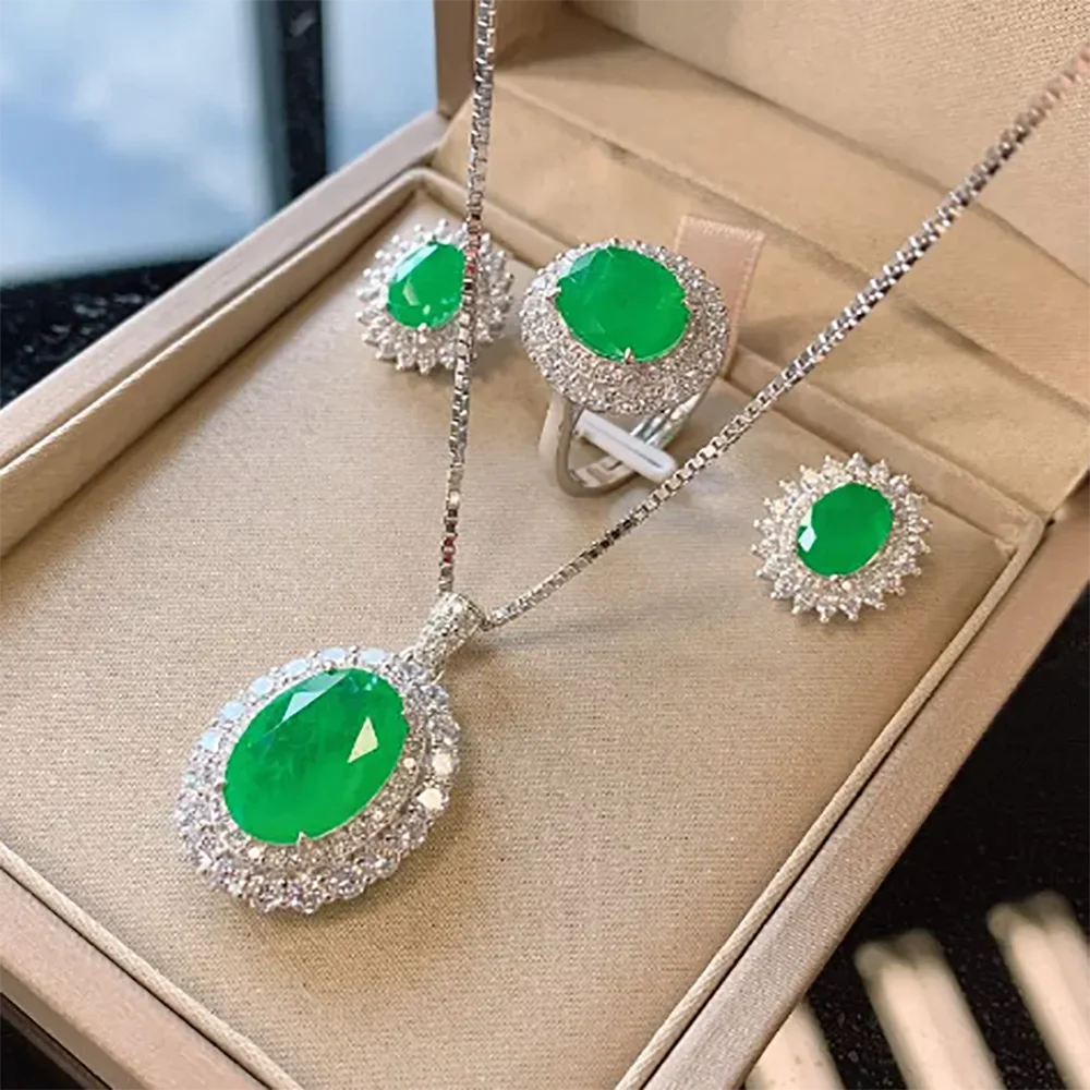 

Комплект из колье, серёг и кольца, из серебра 925 пробы