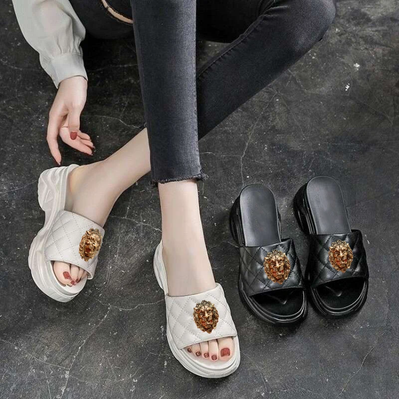 New summer fashion, lightweight and anti-slip flat-bottomed flip-flops for women wearing thick-soled wedge heels T68
