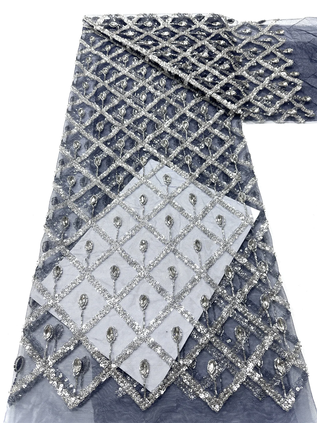 

Высококачественная французская вышивка 2026 года, роскошная кружевная ткань с тяжелыми бусинами для жениха и блестками, 5 ярдов, высококачественные камни для праздничного платья