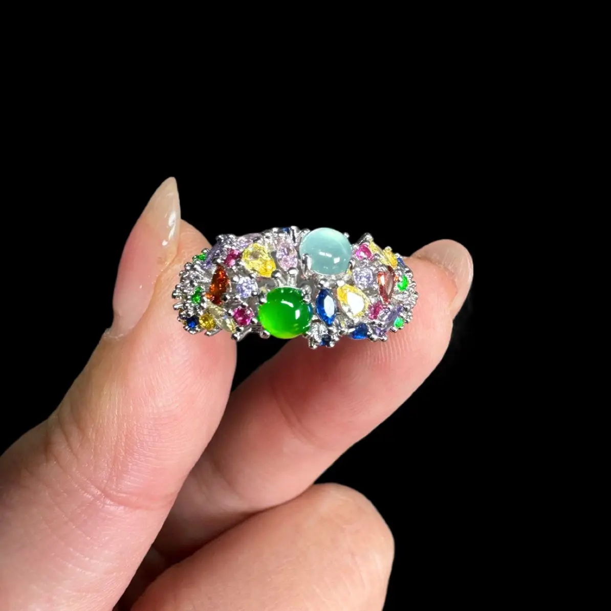 

Natural jadeite, high ice white plus yang green egg surface design versatile ring (the ring is adjustable and the diversity is o