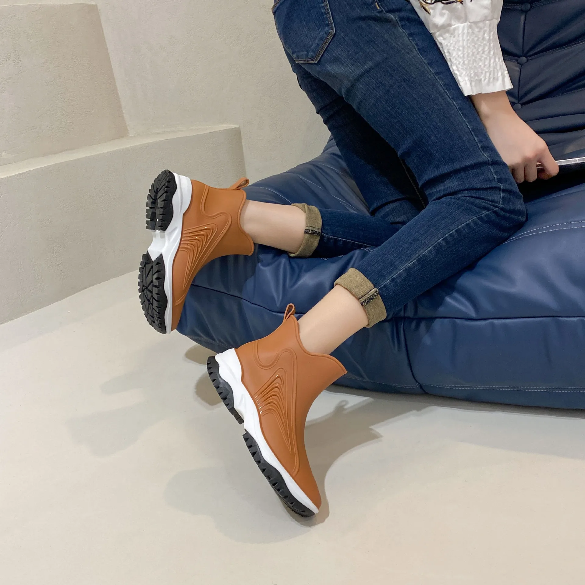 Bottes de pluie imperméables à enfiler pour femmes, bottines antidérapantes en PVC, chaussures de pluie à plateforme en caoutchouc pour femmes