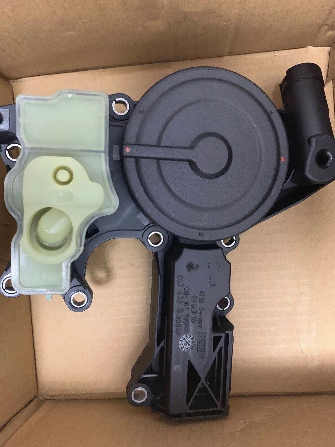 Oryginalne 06H103495AJ 06H10349 5AD Separator oleju zawór pcv dla Audi A3 A4 A5 A6 Q5 TT VW CC Passat Tiguan Jetta 06H103495J