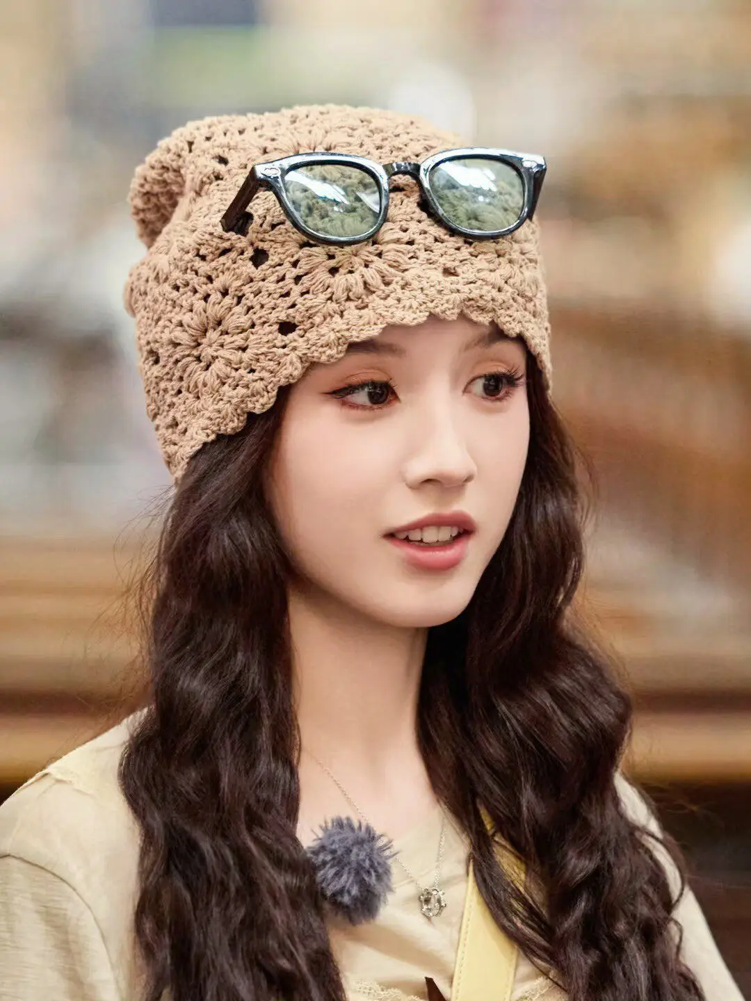 pbm-手作りニット中空花柄ヘッドバンド帽子女性のファッショナブルなオーバーヘッドキャップ通気性カジュアルスタイル冬