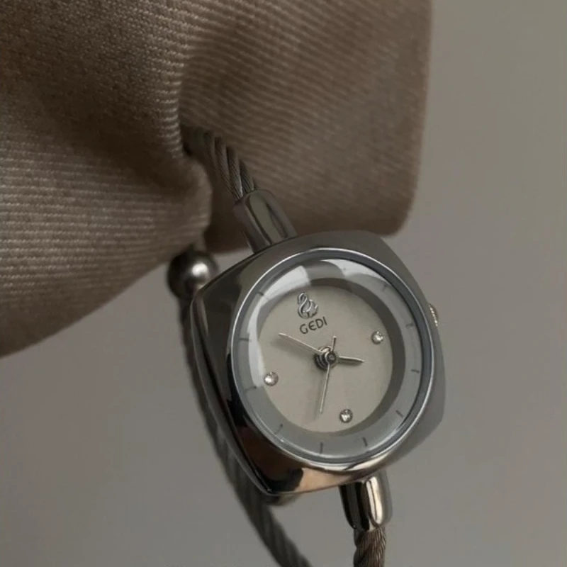 ساعة نسائية أنيقة عالية الجودة، موديل طالب رائع وبسيط مقاوم للماء وساعة كوارتز أنيقة، هدية عيد ميلاد