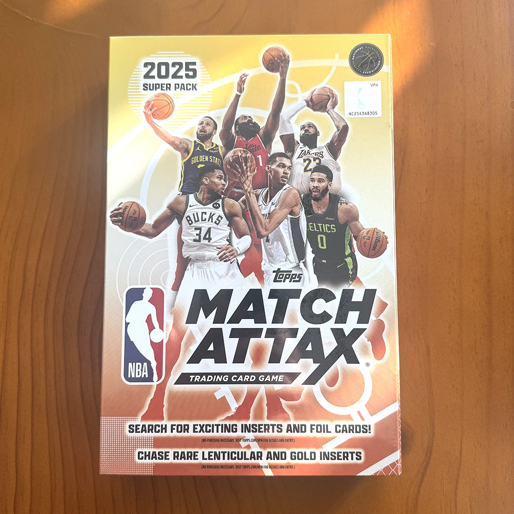 لعبة بطاقات كرة السلة KAYOU 2025 NBA - حزمة Attax Topps Super Pack مع 90 بطاقة إدراجات مثيرة ورقائق ذهبية