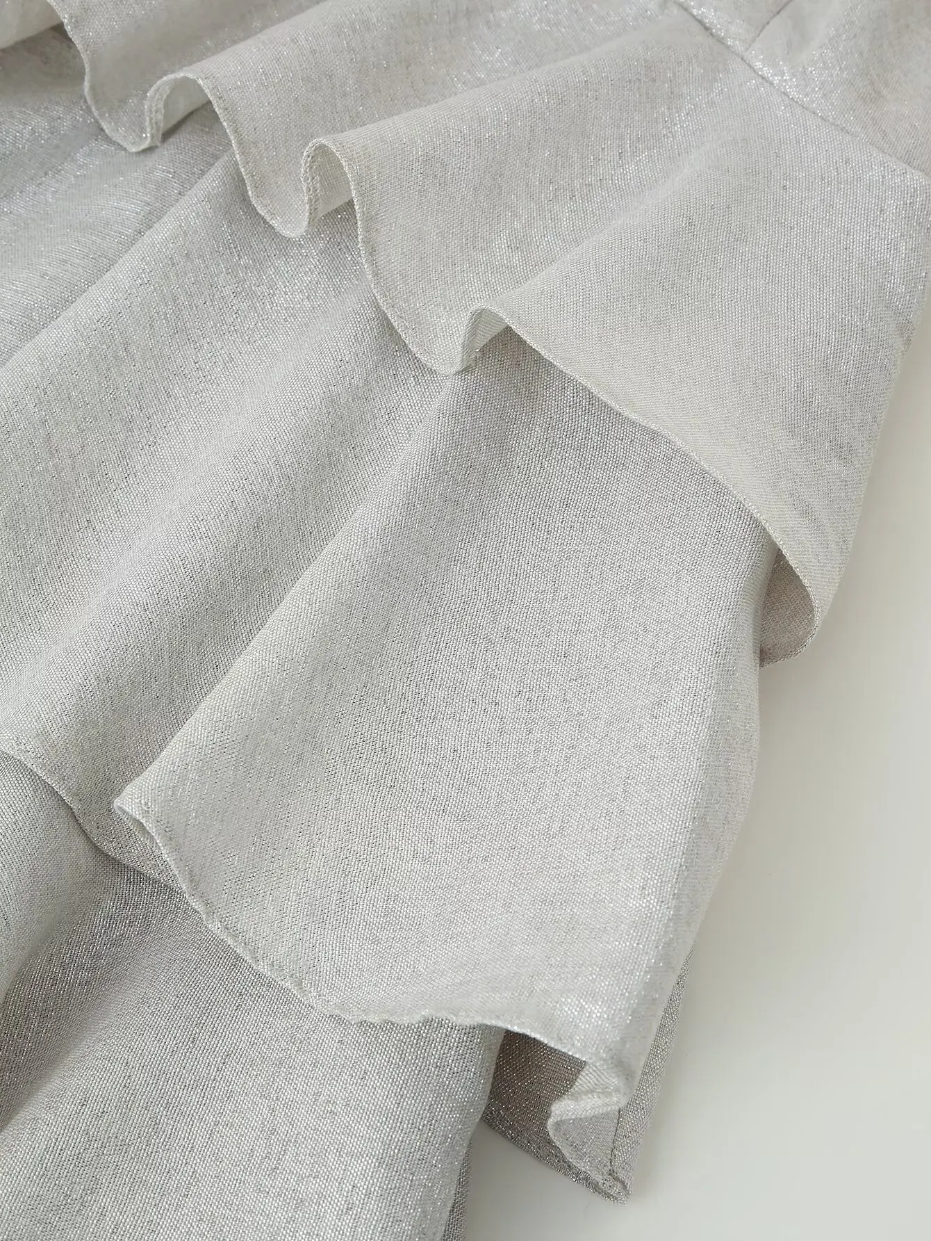 فستان قصير مزخرف بصيفي فرنسي جديد للسيدات من التجارة الخارجية لعام 2025 بدون ظهر ورباط علوي