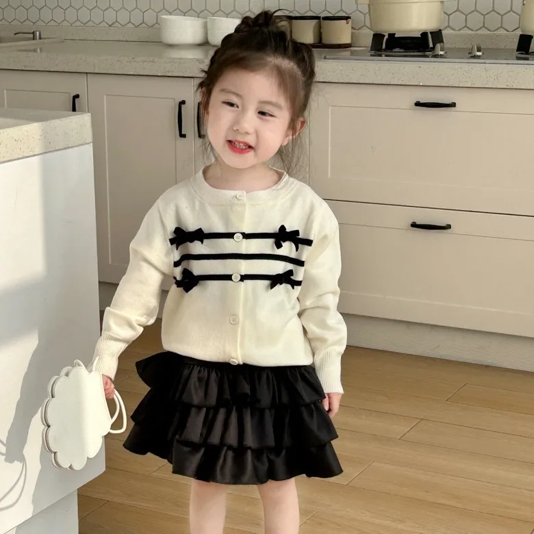 

2024 Spring Autumn New Sweet Beauty Academy Style Design Feeling Small And Unique Bow Knitted Cardigan Short Top