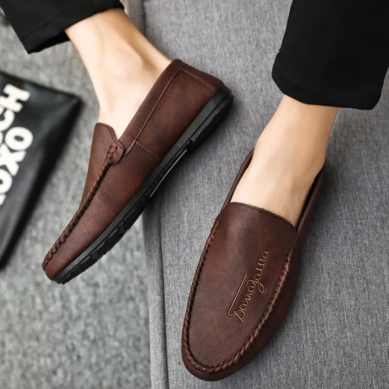 Zapatos de moda para hombre, novedad de verano 2023, zapatos informales para hombre, mocasines sin cordones, zapatos cómodos de cuero suave para conducir, mocasines transpirables