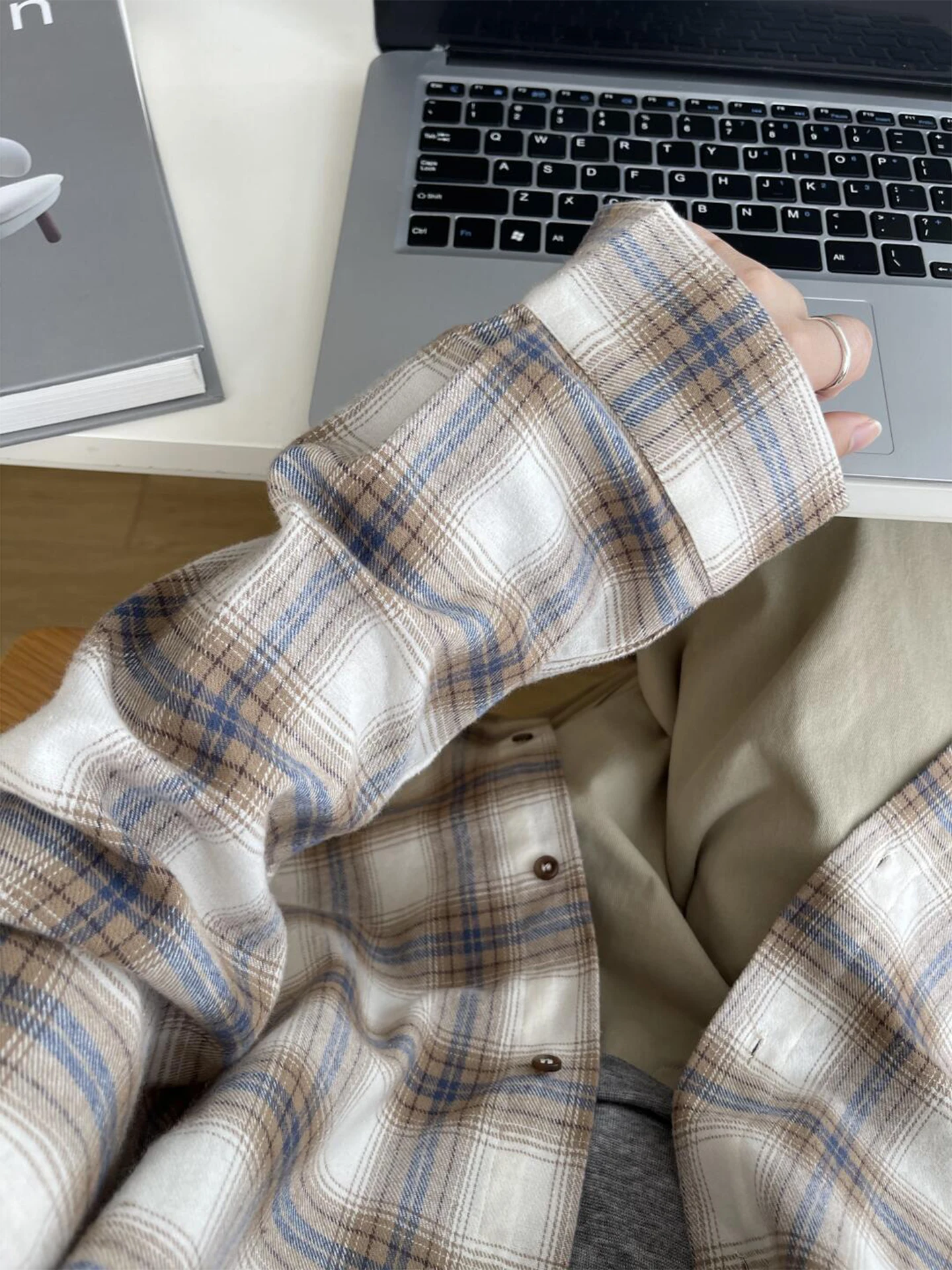 

American Plaid Long Sve irt Men's Autumn Hong Kong Sle Loose Fit Cleanfit High-End Feelings Outerwear Casual irt