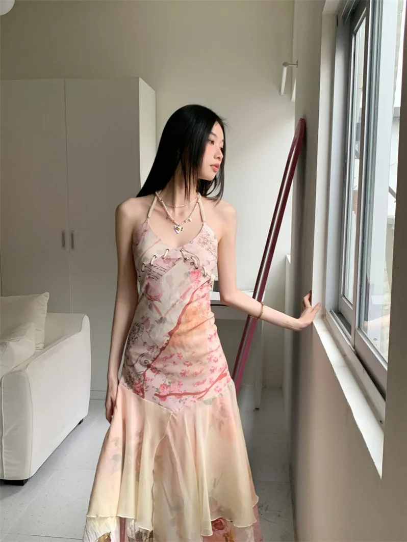 Vestido de gasa con volantes y cuello Halter con espalda descubierta y retazos florales franceses para mujer, vestido de hadas informal ajustado para vacaciones en la playa